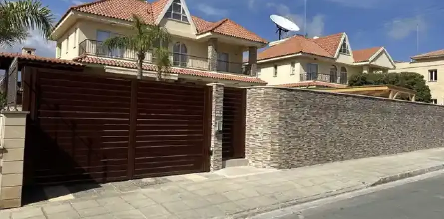 6 bedrooms House in Mouttagiaka, Cyprus No. 31871