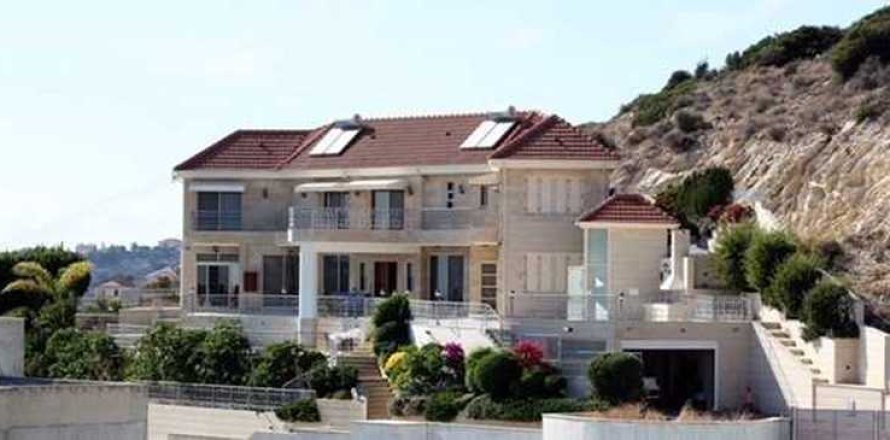 4 bedrooms House in Agios Tychonas, Cyprus No. 39658