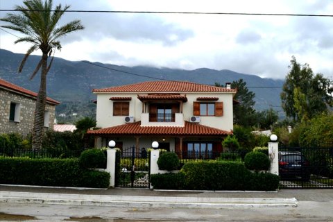 4 bedrooms House in Xylokastro, Greece No. 58449 1