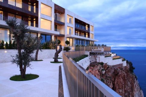 2 dormitorios Apartment en Budva, Montenegro No. 66852 3