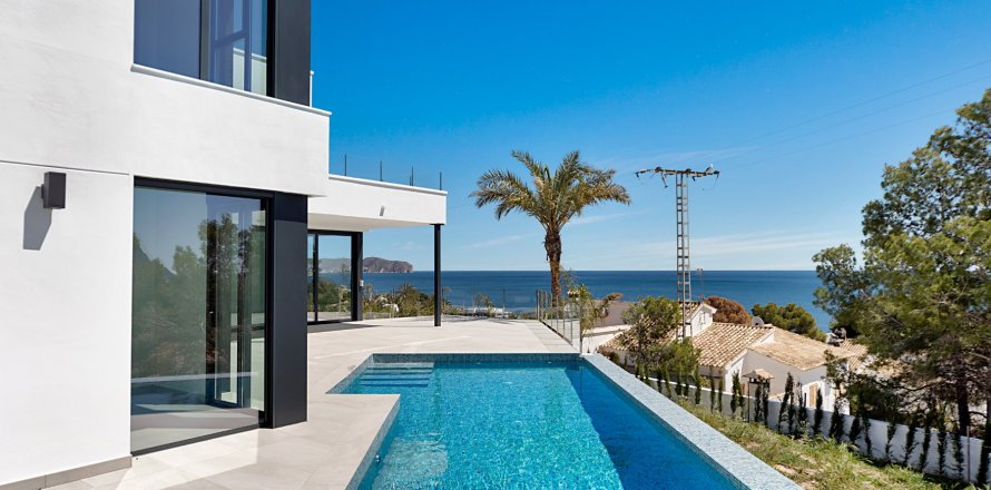 5 bedrooms Villa in Calpe, Spain No. 26045