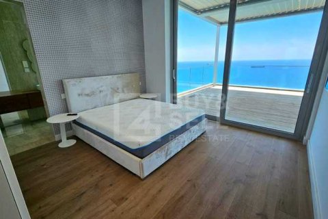 3 dormitorios Penthouse en Limassol, Cyprus No. 76076 4