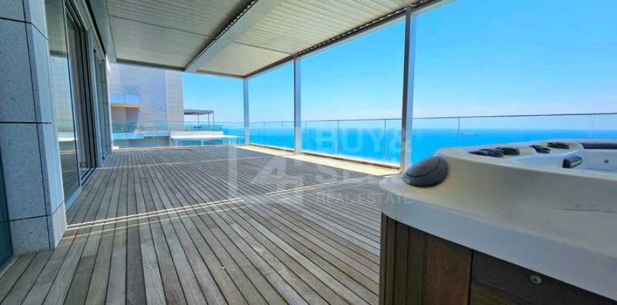 3 dormitorios Penthouse en Limassol, Cyprus No. 76076