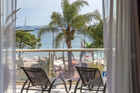 4 dormitorios Apartment en Cannes, France No. 67994 18