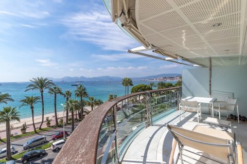 2 dormitorios Apartment en Cannes, France No. 67988 3