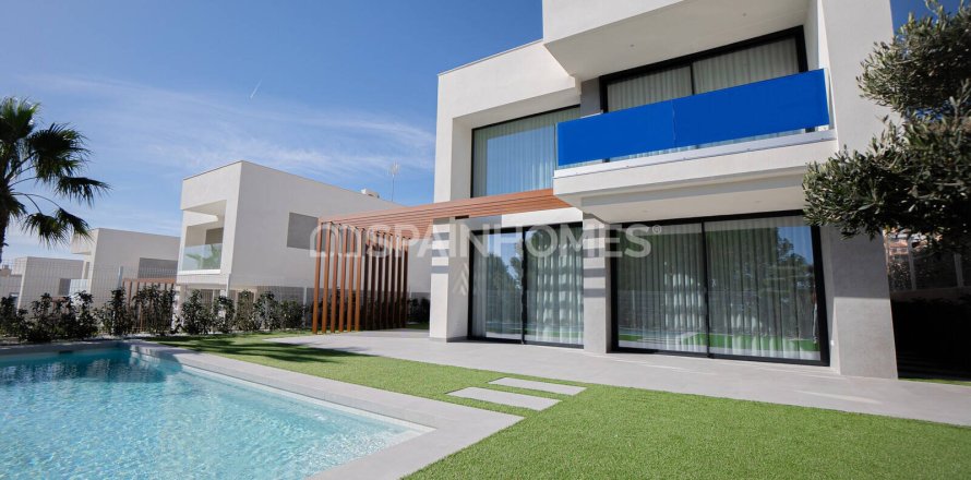 4 bedrooms Villa in Finestrat, Spain No. 25820