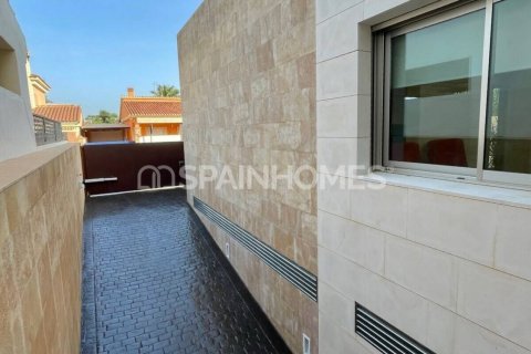 4 bedrooms Villa in San Pedro del Pinatar, Spain No. 26323 8