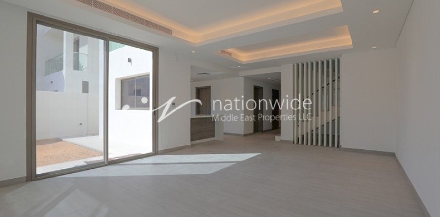 3 dormitorios Duplex en  Yas Island, UAE No. 3778