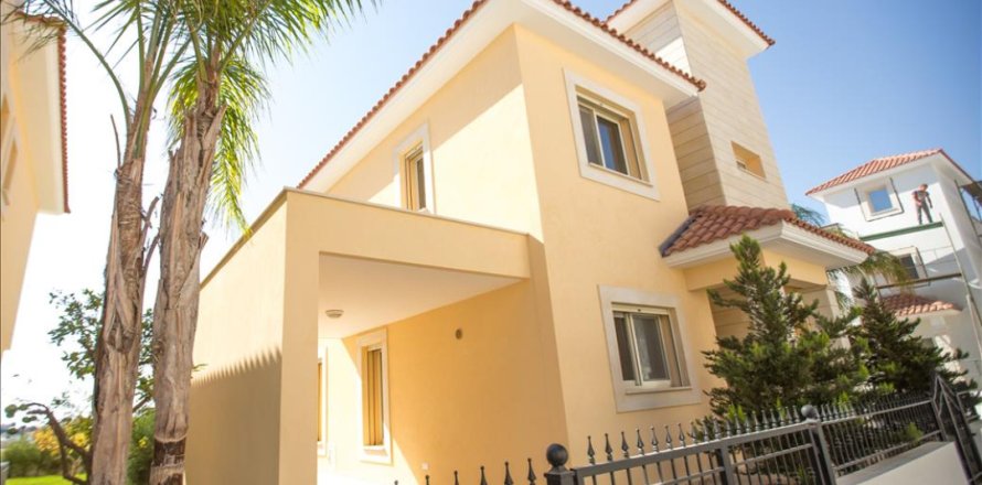 3 bedrooms Villa in Limassol, Cyprus No. 50819