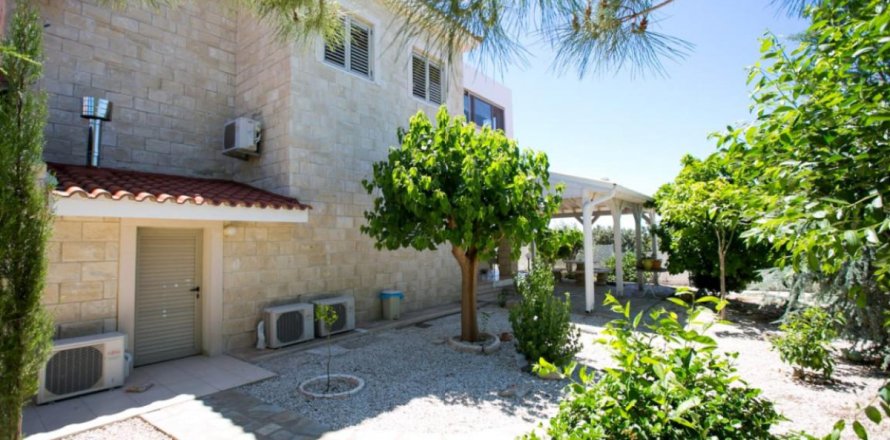 3 bedrooms Villa in Limassol, Cyprus No. 50824