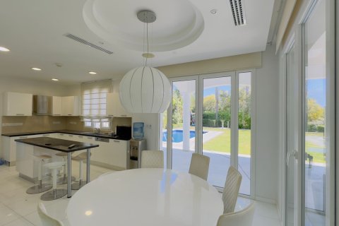 5 bedrooms Villa in Limassol, Cyprus No. 37795 6