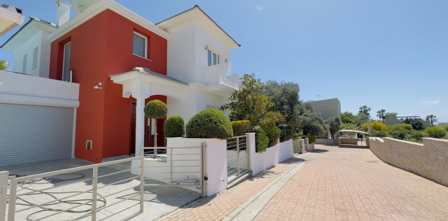 5 bedrooms Villa in Limassol, Cyprus No. 37795