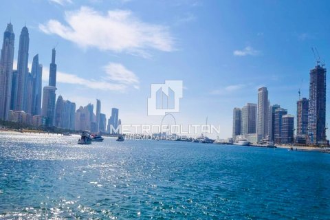 Квартира с 2 спальнями в EMAAR Beachfront, ОАЭ №4849 11