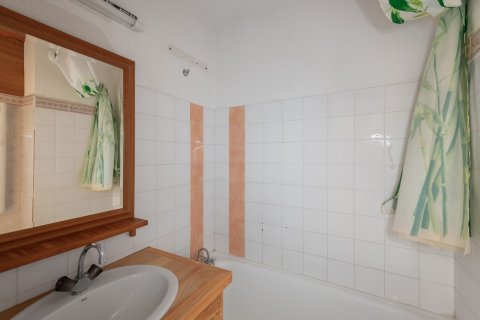 Studio Apartment in Les Belleville, France No. 67853 6