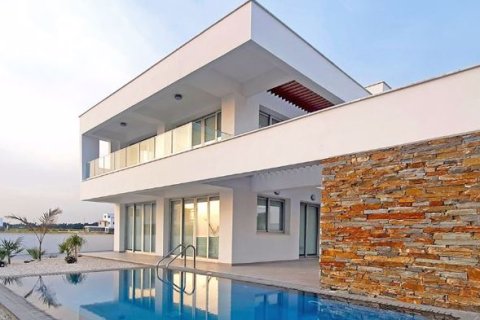 4 bedrooms Villa in Geroskípou, Cyprus No. 36846 1