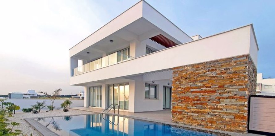 4 bedrooms Villa in Geroskípou, Cyprus No. 36846