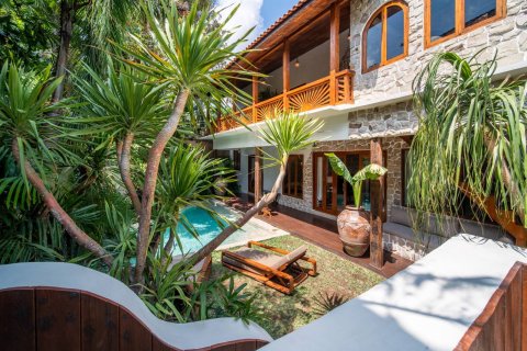 4 bedrooms Villa in Canggu, Indonesia No. 70935 1