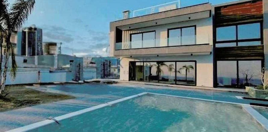 4 bedrooms Villa in Parekklisia, Cyprus No. 65589