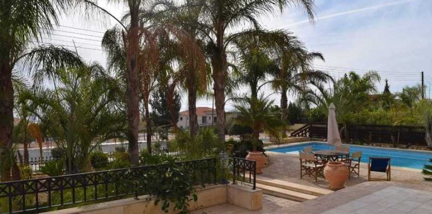 5 bedrooms Villa in Agios Athanasios, Cyprus No. 62873