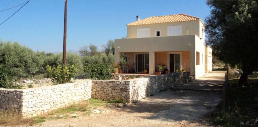 5 bedrooms House in Lefkada, Greece No. 24637