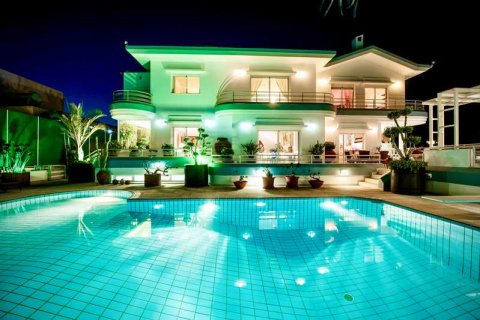 7 bedrooms Villa in Limassol, Cyprus No. 52607 3