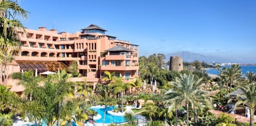 3 bedrooms Apartment in Estepona, Spain No. 25171