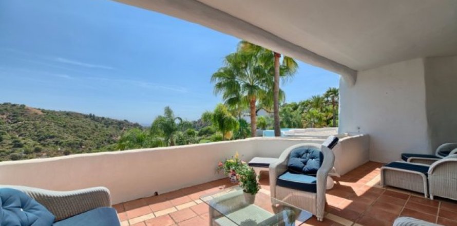 3 bedrooms Apartment in Benahavis, Spain No. 25174