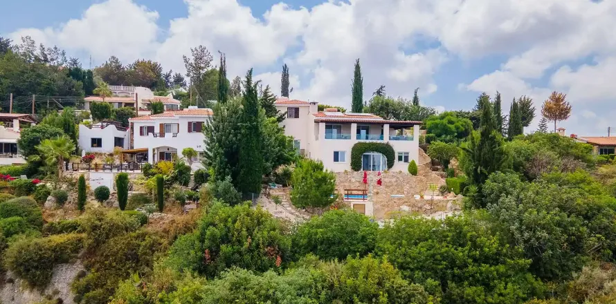 3 dormitorios Villa en Paphos, Cyprus No. 28680